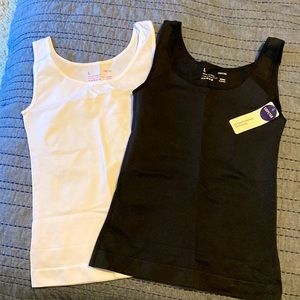 Set of black and white slimming tank tops